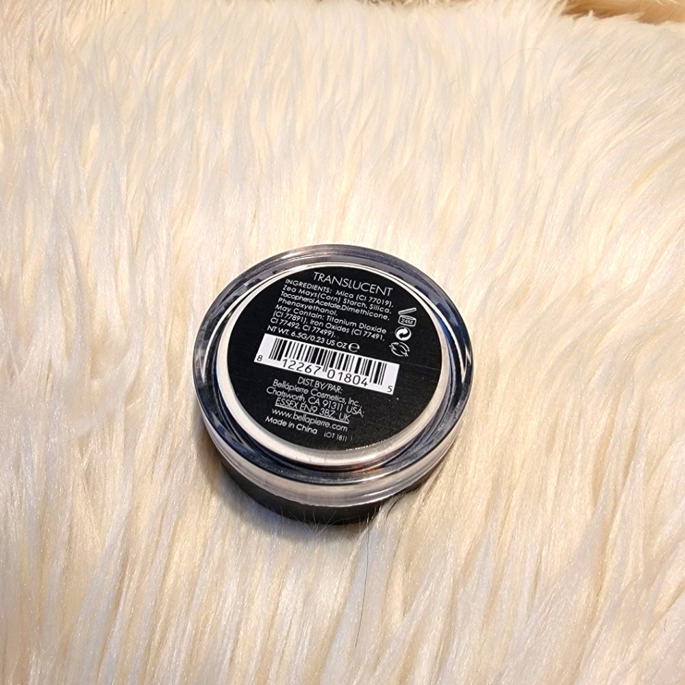 New Bellapierre High Definition Finishing Powder - Translucent - Picture 4 of 10